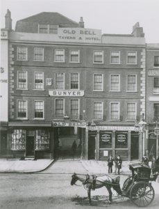 Old Bell Tavern y Hotel, Londres de English Photographer