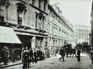 Old Broad Street, entrada a la Bolsa de Valores, Ciudad de Londres, 1890 de English Photographer