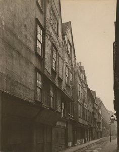 Casas antiguas en Wych Street, Londres de English Photographer