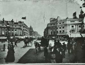Oxford Circus, Westminster LB: mirando al este, 1895 de English Photographer