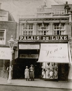 Palais de Luxe, High Street, Bromley de English Photographer