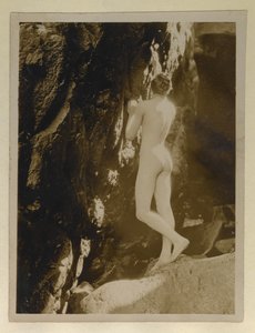 Fotografía de Alistair Graham desnudo, guardada con su carta a Evelyn Waugh, c.1924 (impresión en plata gelatina)
