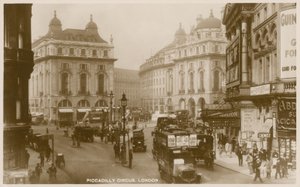 Piccadilly Circus, Londres de English Photographer