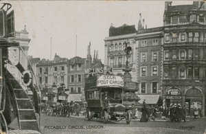 Piccadilly Circus, Londres de English Photographer