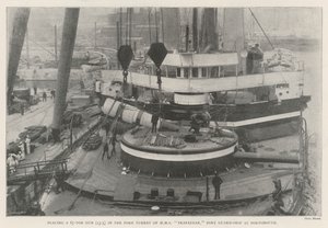 Colocación de un Cañón de 67 Toneladas (13.5) en la Torre de Proa del HMS Trafalgar, Buque de Guardia en Portsmouth de English Photographer