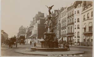 Fuente de los Poetas, Park Lane, Londres de English Photographer