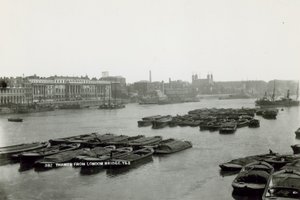 Postal con vista del Támesis desde el Puente de Londres de English Photographer