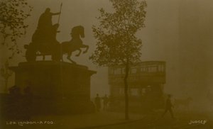 Postal con una imagen de Londres en la niebla de English Photographer