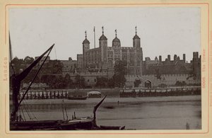 Postal con imagen de la Torre de Londres de English Photographer