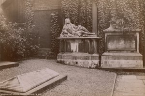 Postal con la tumba de Oliver Goldsmith en el Inner Temple de English Photographer