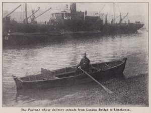 Cartero cuya entrega se extiende desde London Bridge hasta Limehouse en un bote en el río Támesis, Londres de English Photographer