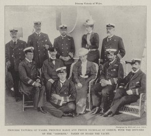 Princesa Victoria de Gales, princesa María y príncipe Nicolás de Grecia, con los oficiales del Osborne, tomados a bordo del yate