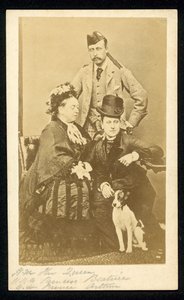 Reina Victoria, Princesa Beatriz y Príncipe Arturo de English Photographer