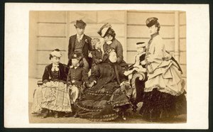 La Reina Victoria y miembros de su familia de English Photographer