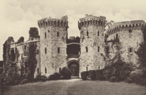 Castillo de Raglan, puerta principal (fotografía en blanco y negro) de English Photographer