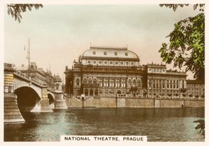 Fotografías reales, c.1939: Teatro Nacional, Praga (foto coloreada)