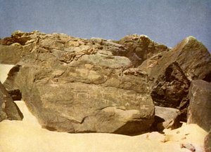 Roca con jeroglíficos prehistóricos, Egipto