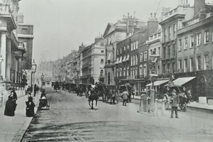 Saint Jamess Street, Westminster LB: mirando al norte desde Pall Mall, 1895 de English Photographer