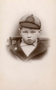 Escolar con uniforme de English Photographer