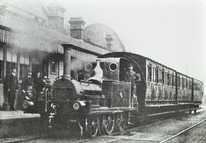 South Dock Station: una locomotora tanque de cuatro ruedas acopladas en la estación, 1880