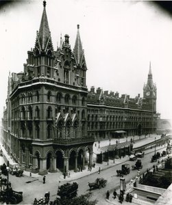Estación de Ferrocarril de St Pancras; fotografía de abril de 1899 de English Photographer