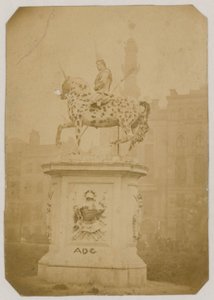 Estatua del Rey Jorge I, Leicester Square, Londres; fotografía tomada en 1866