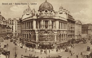 Strand y Teatro Gaiety, Londres de English Photographer