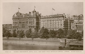 Hotel Cecil y Malecón del Támesis desde el Puente de Waterloo, Londres de English Photographer