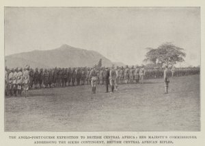 La expedición anglo-portuguesa a África Central Británica, el comisionado de Su Majestad dirigiéndose al contingente de sijs, Rifles Africanos Centrales Británicos de English Photographer