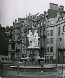 La Fuente Brown, Park Lane, Londres de English Photographer