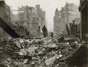 La Ciudad de Londres después de un bombardeo de English Photographer