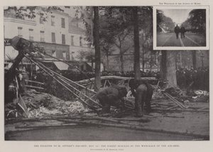 El desastre del dirigible de M Severo, 12 de mayo, la calle bloqueada por los restos del dirigible