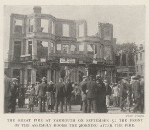 El Gran Incendio en Yarmouth el 5 de Septiembre, el Frente de las Salas de Asamblea la Mañana Después del Incendio de English Photographer