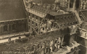 Las Casas del Parlamento, Londres, mostrando daños por bombas durante la Segunda Guerra Mundial