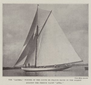 La Laurea, ganadora de las carreras Coupe de France en el Solent contra el yate francés Anna de English Photographer