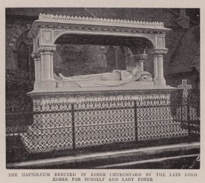 El mausoleo erigido en el cementerio de Esher por el difunto Lord Esher para él y Lady Esher de English Photographer