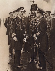 El Príncipe de Gales a bordo del HMS Repulse (foto b/n) de English Photographer