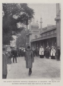Celebración del octogésimo cumpleaños de la Reina en Brighton, el Alcalde y la Alcaldesa regresando del servicio en el Domo de English Photographer