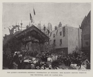 Celebración del octogésimo cumpleaños de la Reina en Windsor, Su Majestad pasando por el Arco Triunfal en Castle Hill de English Photographer