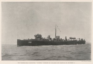 El destructor de torpedos Salmon, dañado en una colisión frente a Harwich el 2 de diciembre de English Photographer