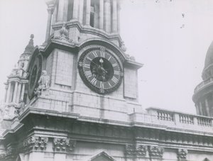 El reloj de la Catedral de St Pauls de English Photographer