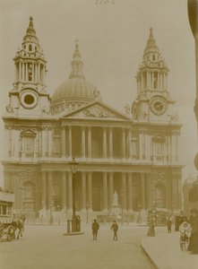 La fachada de la Catedral de St Pauls de English Photographer