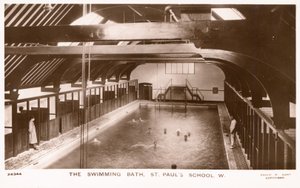 La piscina de la Escuela de St Pauls de English Photographer