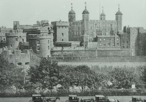 Tower Hill: vista de la Torre de Londres, 1895 de English Photographer
