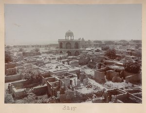 Pueblo dentro de Purana Qila, vista alrededor de Sher Mandal, hacia 1908-1911 (foto en blanco y negro) de English Photographer