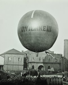 Globo Vivienne III frente a la Wandsworth Gas Company, 1898