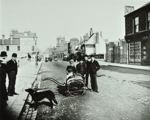 Wandsworth High Street: mirando al oeste, 1890 de English Photographer