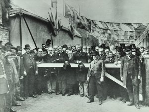 Westferry Road: liberando la carretera del peaje, 1885 de English Photographer