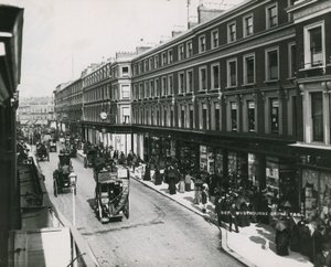 Whiteleys, Westbourne Grove, Londres de English Photographer