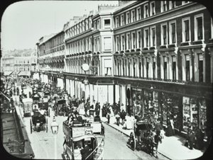 Whiteleys, Westbourne Grove, Westminster LB: mirando al oeste, 1895 de English Photographer